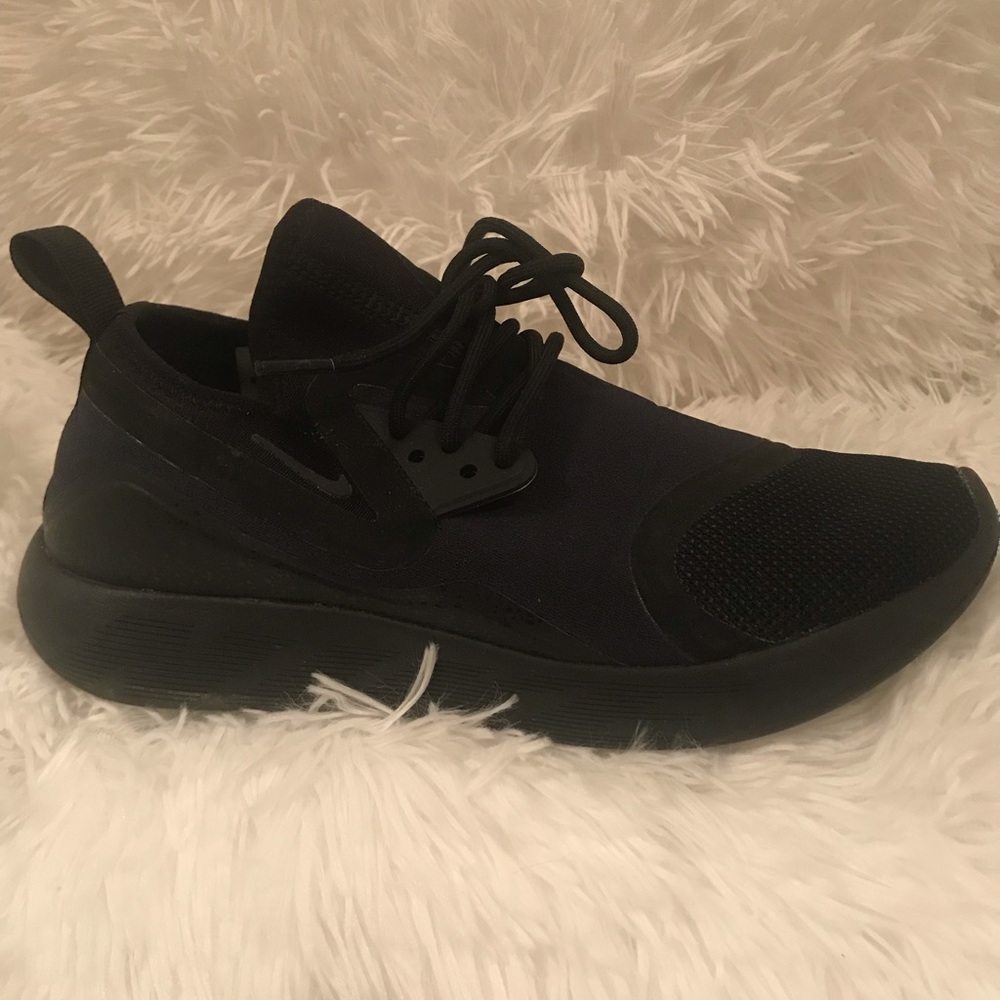 Nike tennis shoes
